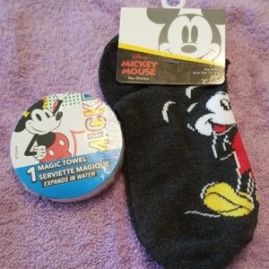No show kids Mickey Mouse socks w/ a magic towel
